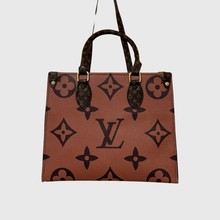 Load image into Gallery viewer, Squared Faux Leather Bag
